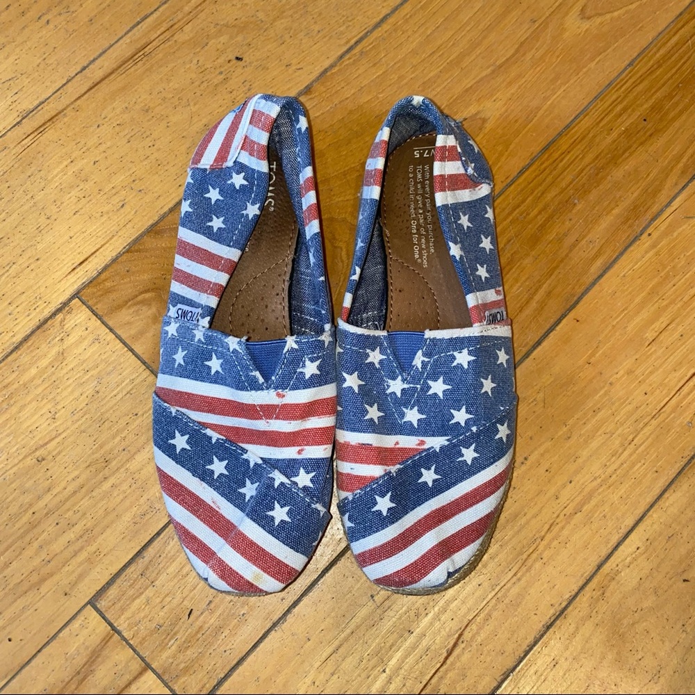 Patriotic Tom’s!  Size 7.5.